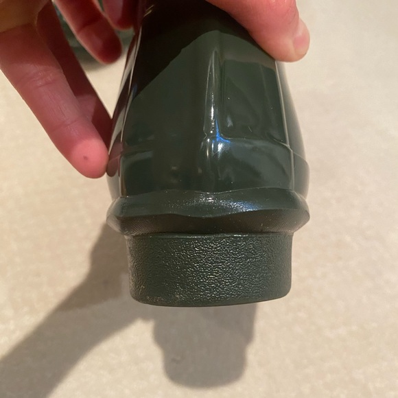 Hunter women’s original short gloss rain boots in dark olive, size 7 - Picture 4 of 11